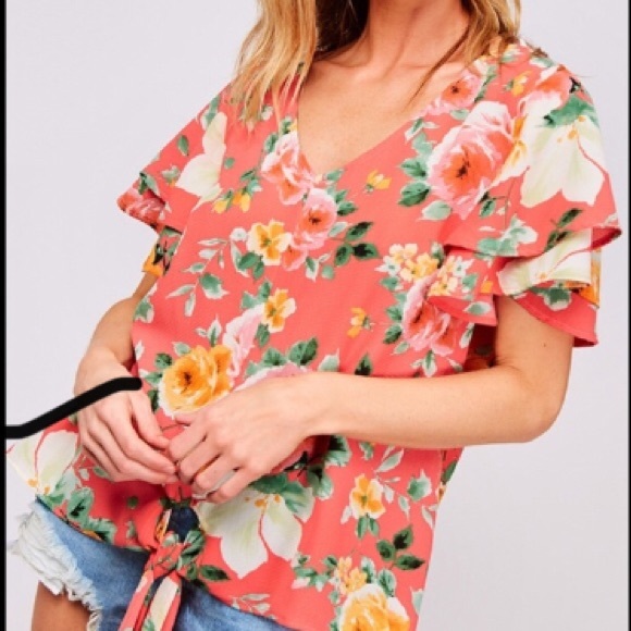 Vine & Love Tops - NWT Floral V-Neck Top w/Tiered Short Sleeves